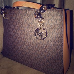 Michale kors tote